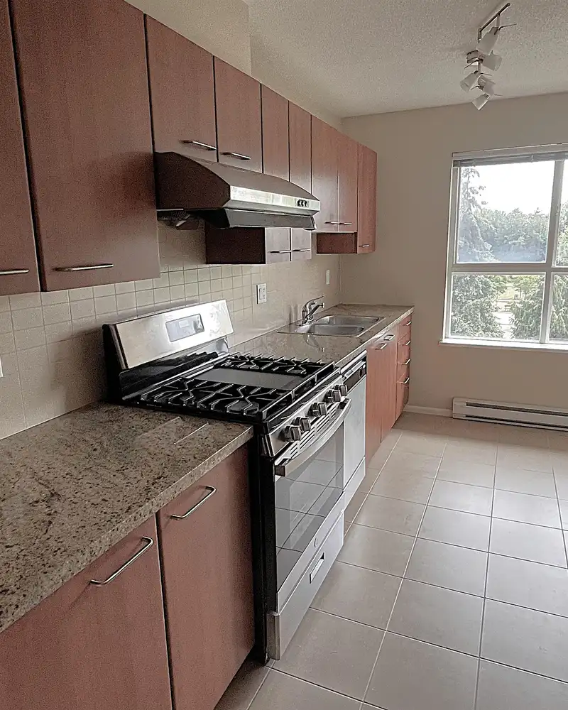 407 9200 FERNDALE ROAD - photo 2 of 19