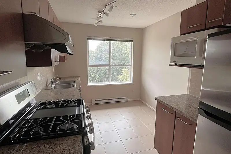 407 9200 FERNDALE ROAD - photo 3 of 19