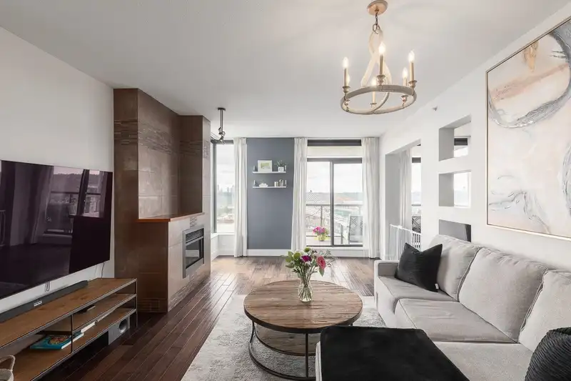 1603 11 E ROYAL AVENUE - photo 1 of 40