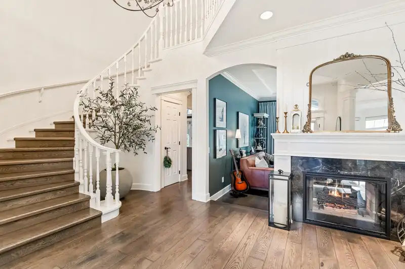 13878 30 AVENUE - photo 4 of 40