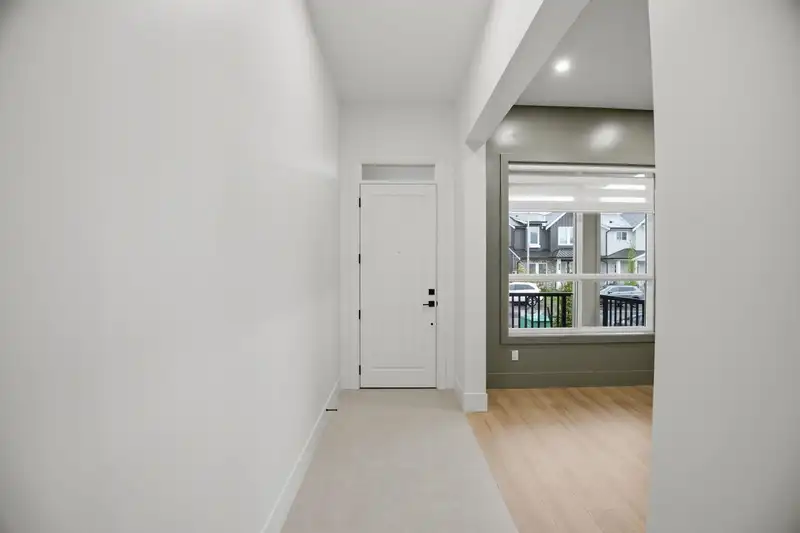 19660 75 AVENUE - photo 3 of 40