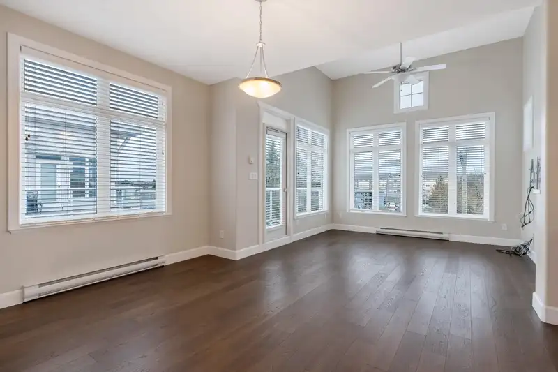 417 4280 MONCTON STREET - photo 2 of 24