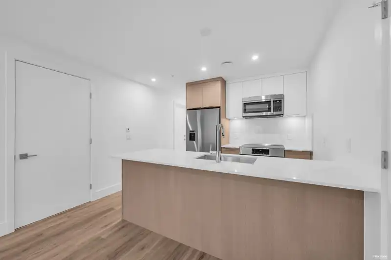 104 2250 E 1ST AVENUE - photo 2 of 40
