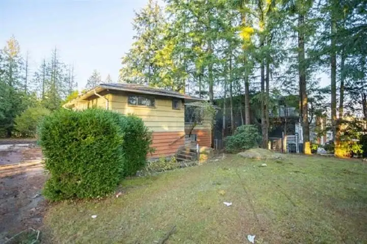 13357 62 AVENUE - photo 2 of 9