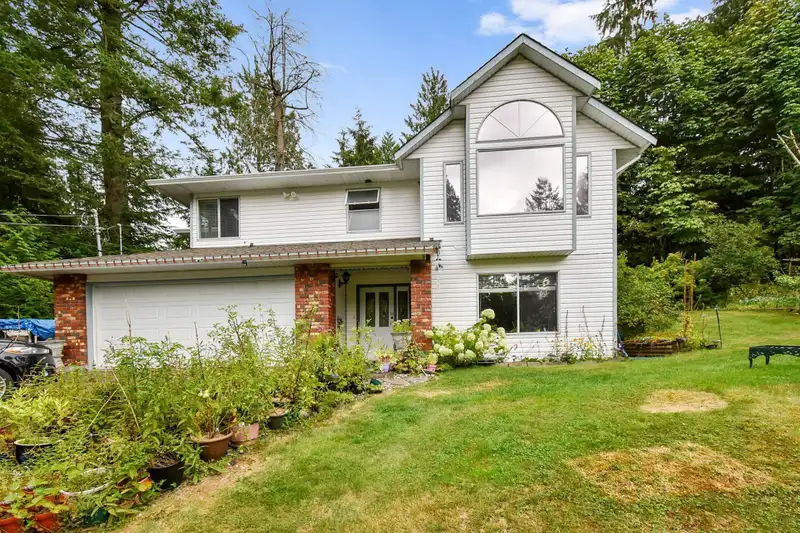 8928 HAMMOND STREET - photo 1 of 12