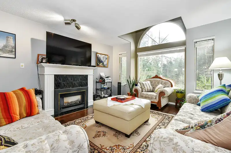 8928 HAMMOND STREET - photo 2 of 12