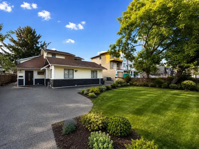 14115 110 AVENUE - photo 2 of 34
