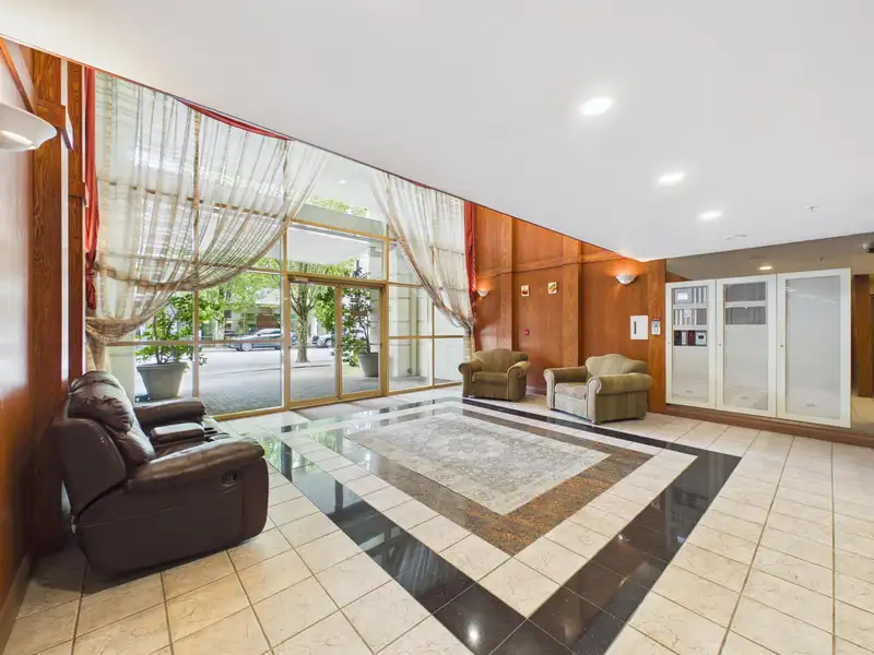 1602 8238 SABA ROAD - photo 4 of 33