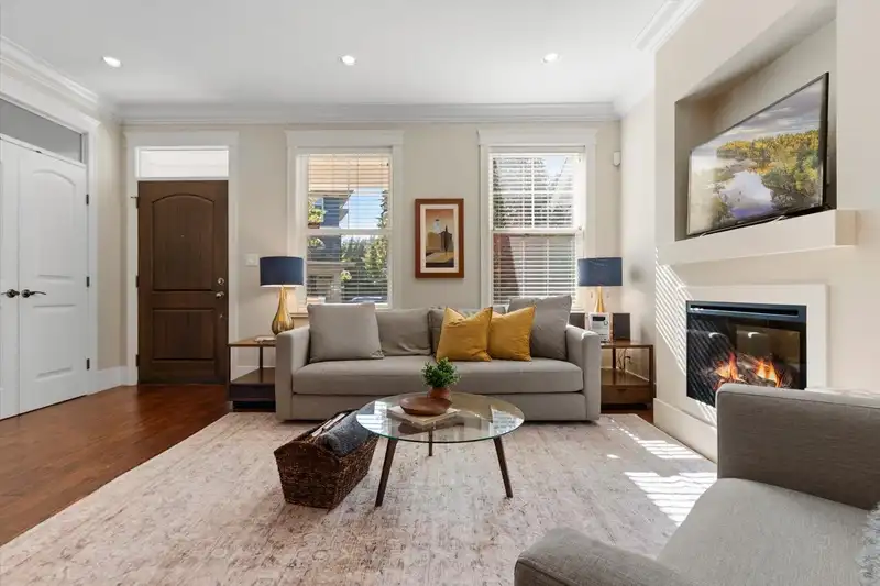 2 45142 NICOMEN CRESCENT - photo 4 of 36