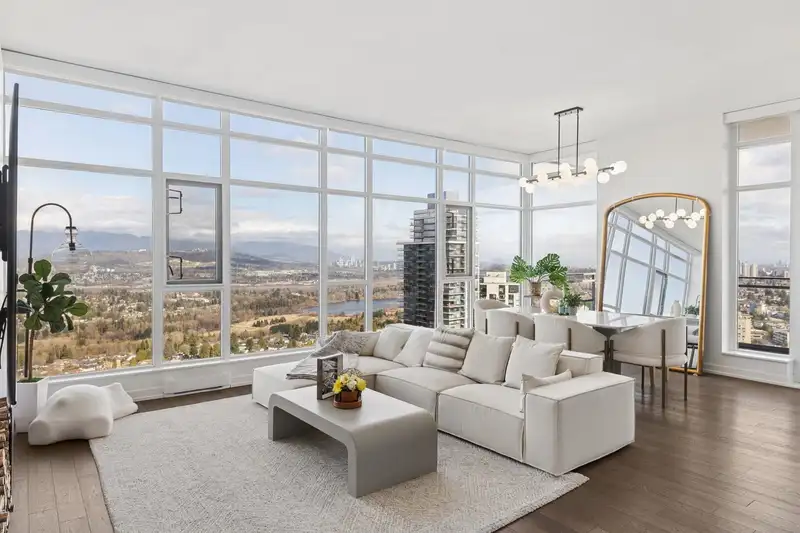 3903 4688 KINGSWAY - photo 1 of 31