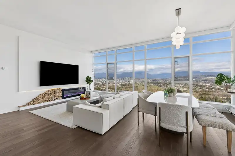 3903 4688 KINGSWAY - photo 3 of 31