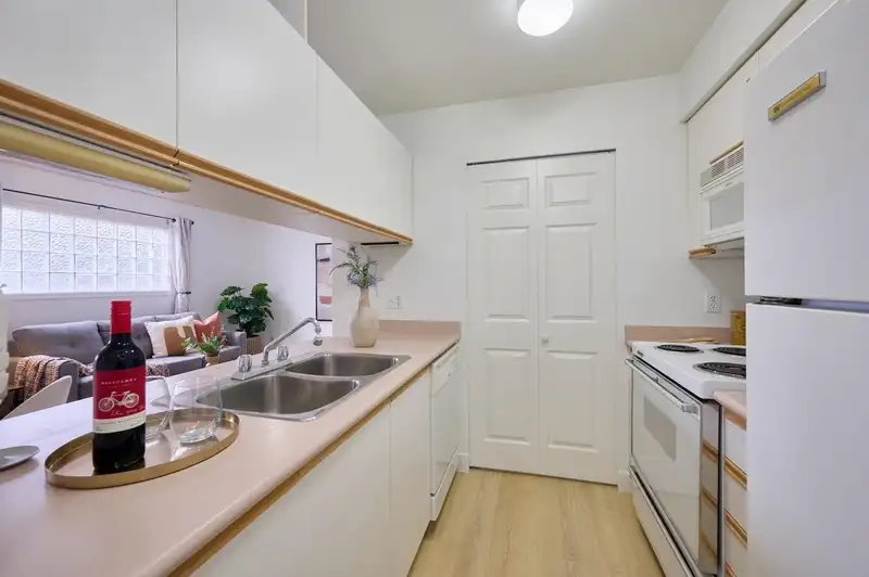 11 1328 W 73RD AVENUE - photo 4 of 24