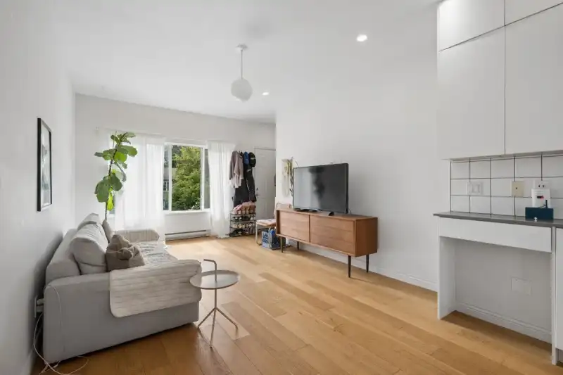 3559 LAKEWOOD STREET - photo 3 of 25