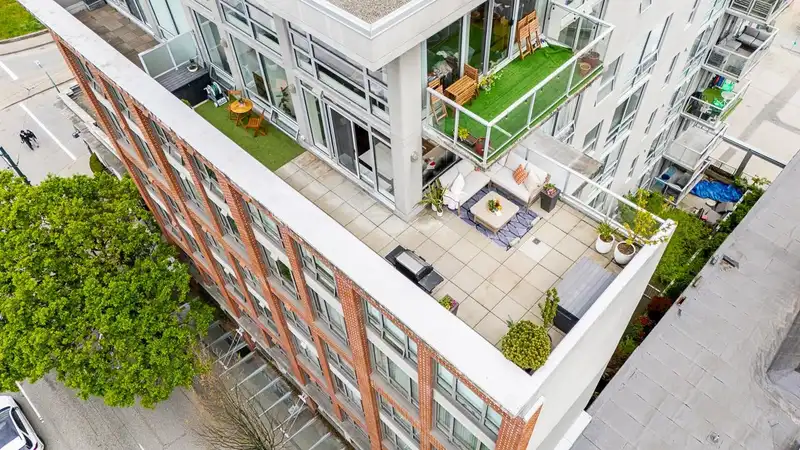 804 919 STATION STREET - photo 1 of 40