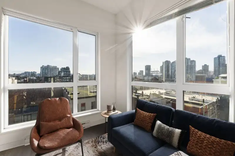 618 138 E HASTINGS STREET - photo 2 of 27
