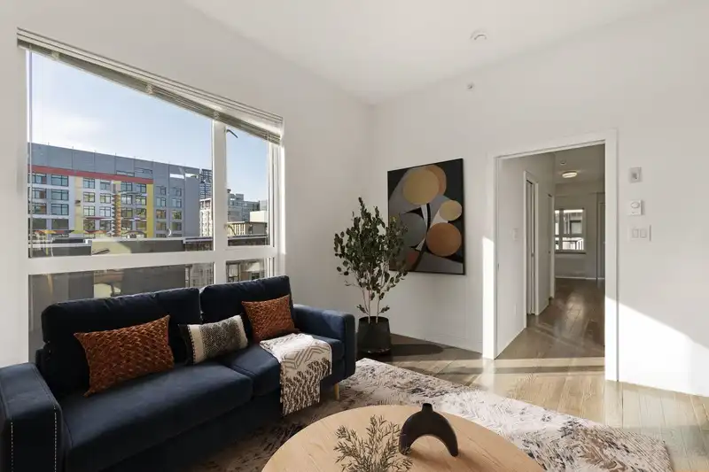 618 138 E HASTINGS STREET - photo 3 of 27