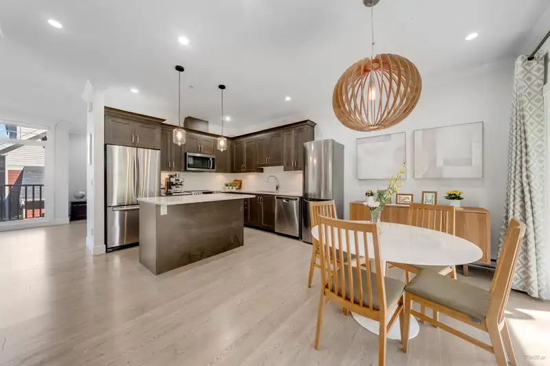 4 21017 76 AVENUE - photo 3 of 39