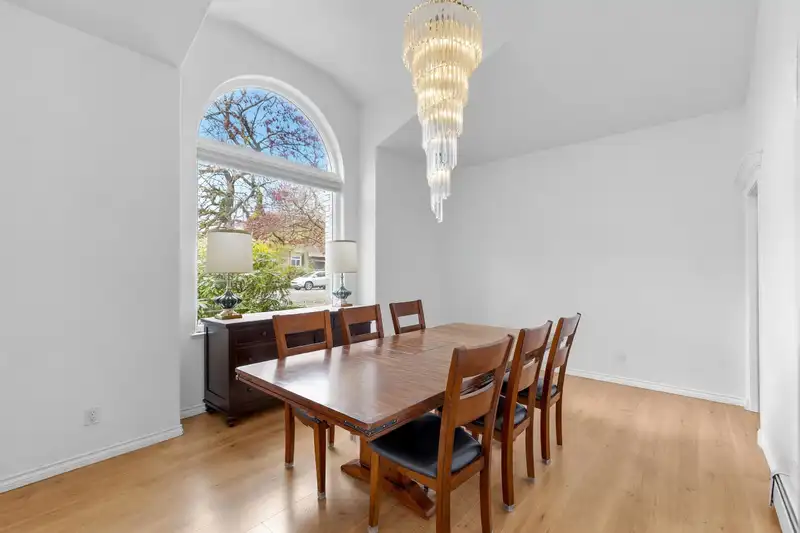 10566 168 STREET - photo 4 of 27