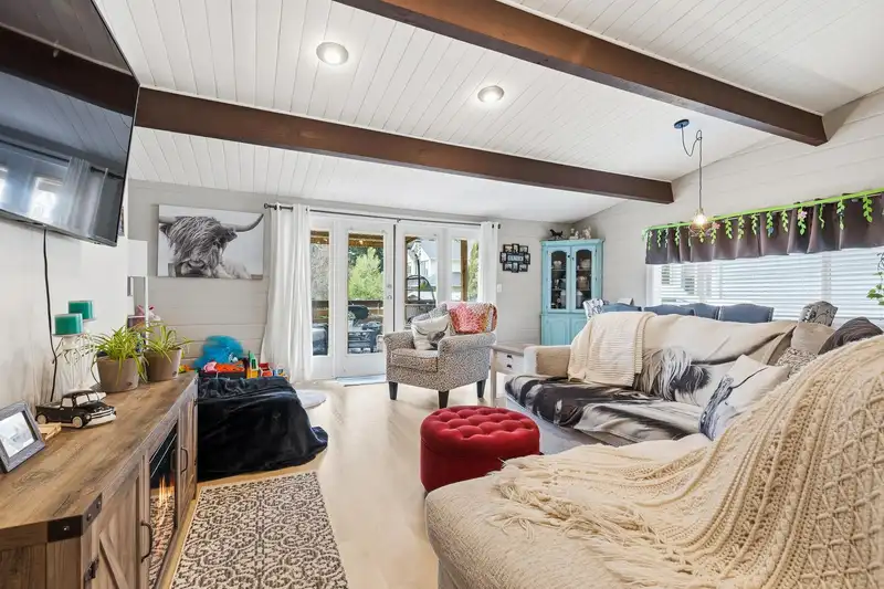 5565 PEACH ROAD - photo 3 of 40