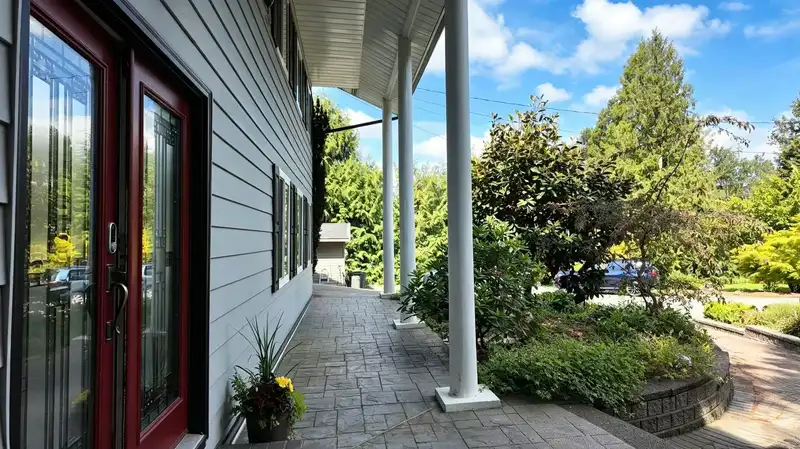 18640 32 AVENUE - photo 3 of 21