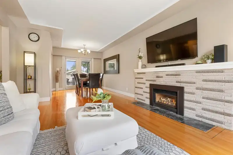 11275 150 STREET - photo 4 of 40