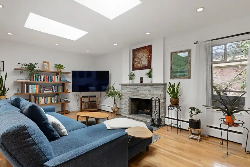 304 1777 W 13TH AVENUE - photo 2 of 37