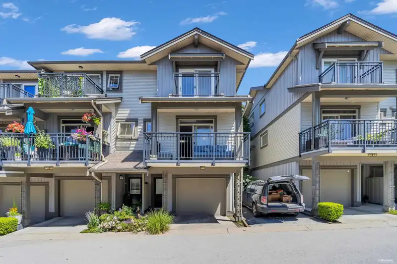40 20326 68 AVENUE - photo 1 of 40
