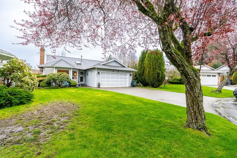 14035 16B AVENUE - photo 3 of 40