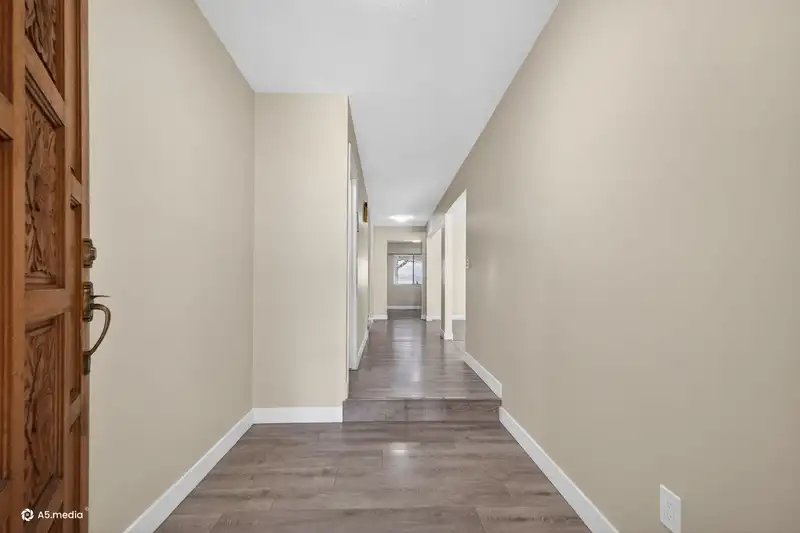 14085 114A AVENUE - photo 2 of 38