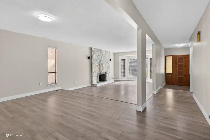 14085 114A AVENUE - photo 3 of 38