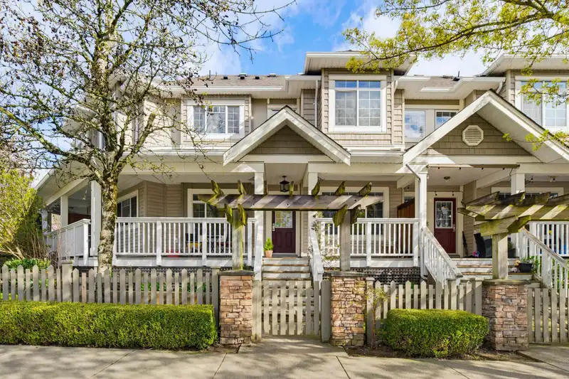 65 6852 193 STREET - photo 1 of 40