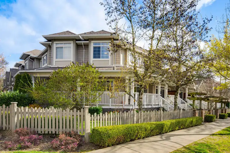65 6852 193 STREET - photo 2 of 40