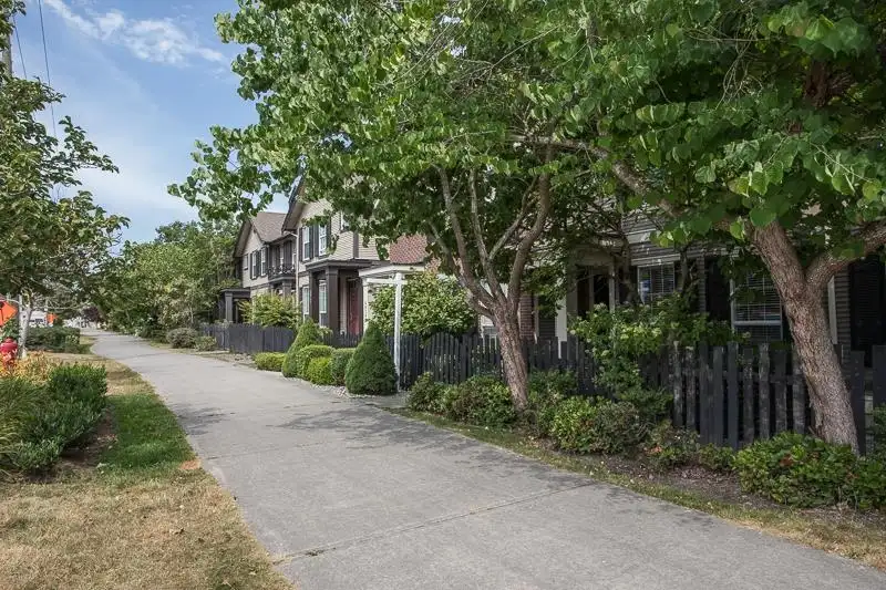 6934 208 STREET - photo 3 of 31