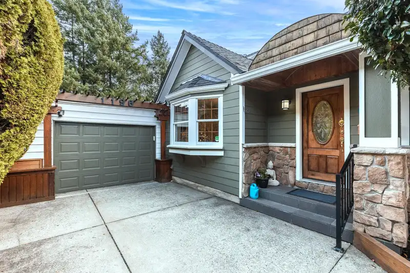 1196 HABGOOD STREET - photo 3 of 40
