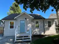 500 DOUGLAS CRESCENT - thumbnail 1