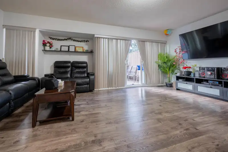 28 13785 102 AVENUE - photo 4 of 28