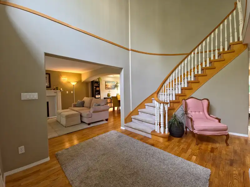 20760 91 AVENUE - photo 3 of 40