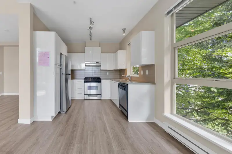 414 9339 UNIVERSITY CRESCENT - photo 3 of 23