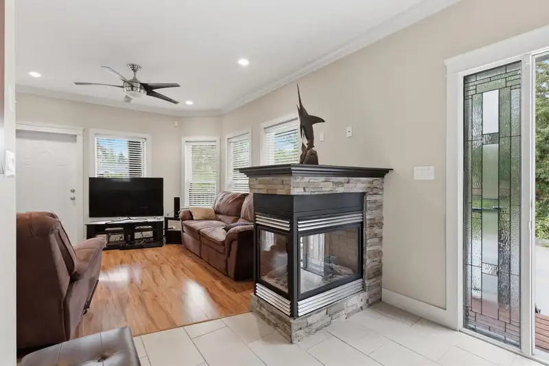 24230 104 AVENUE - photo 2 of 40