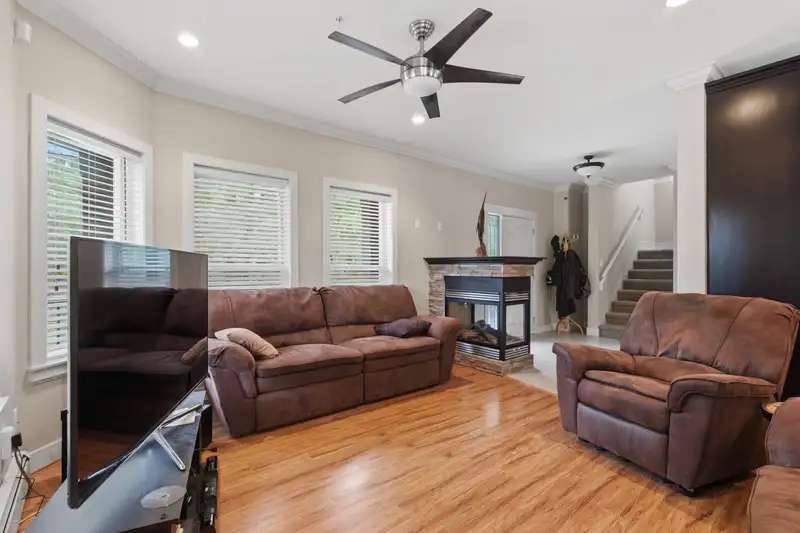24230 104 AVENUE - photo 4 of 40