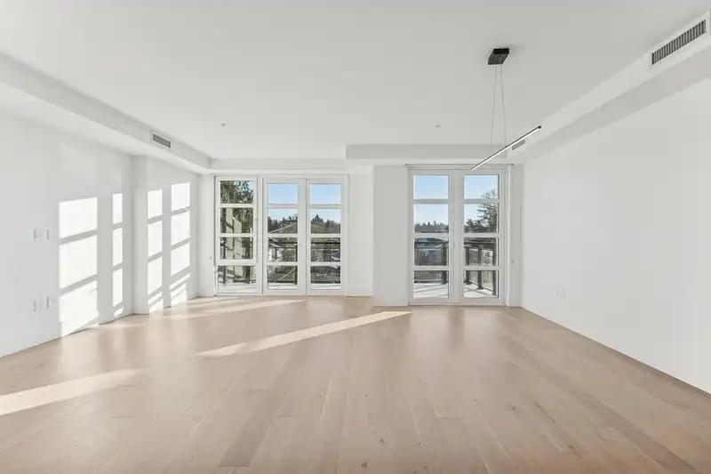 402 6168 EAST BOULEVARD - photo 2 of 35