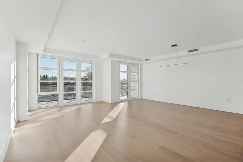 402 6168 EAST BOULEVARD - photo 3 of 35