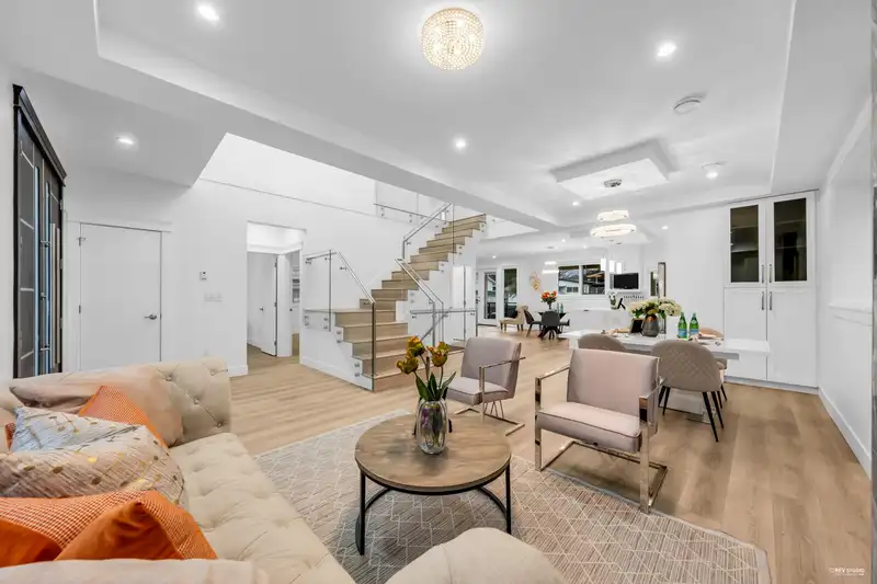 4267 PARKER STREET - photo 2 of 33