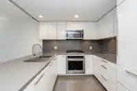 2207 3093 WINDSOR GATE - thumbnail 2