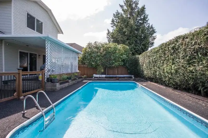 12181 CHESTNUT CRESCENT - photo 2 of 34