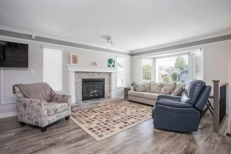 12181 CHESTNUT CRESCENT - photo 3 of 34