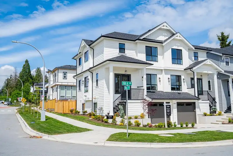 101 16613 18A AVENUE - photo 4 of 40
