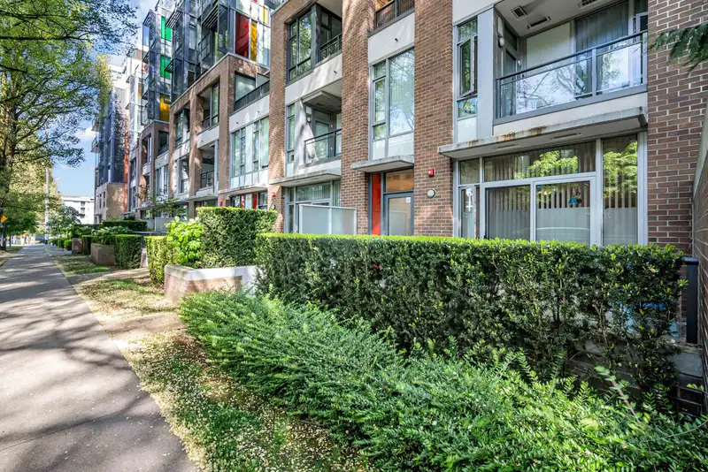 2021 W 10TH AVENUE - photo 3 of 38