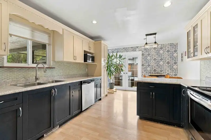 6671 CARNCROSS CRESCENT - photo 3 of 29