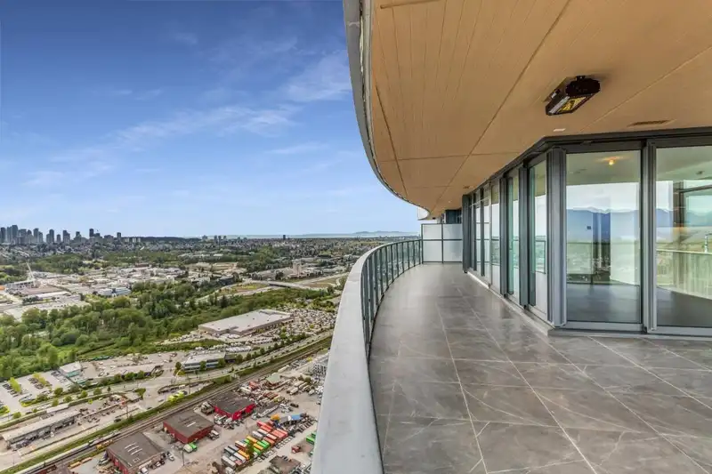 5206 4880 LOUGHEED HIGHWAY - photo 2 of 34